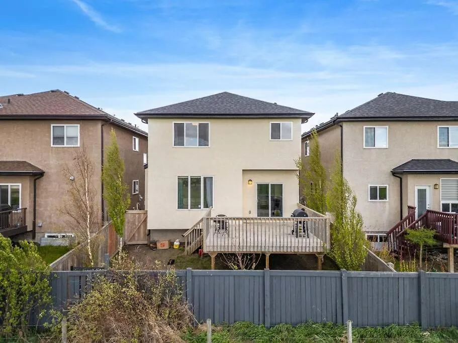 Nyaraló Large Detached Near Anthony Henday In Albany With 2 Living Rooms, Netflix, Office Space, Ac, Perfect For Families, Sleeps 13 Edmonton