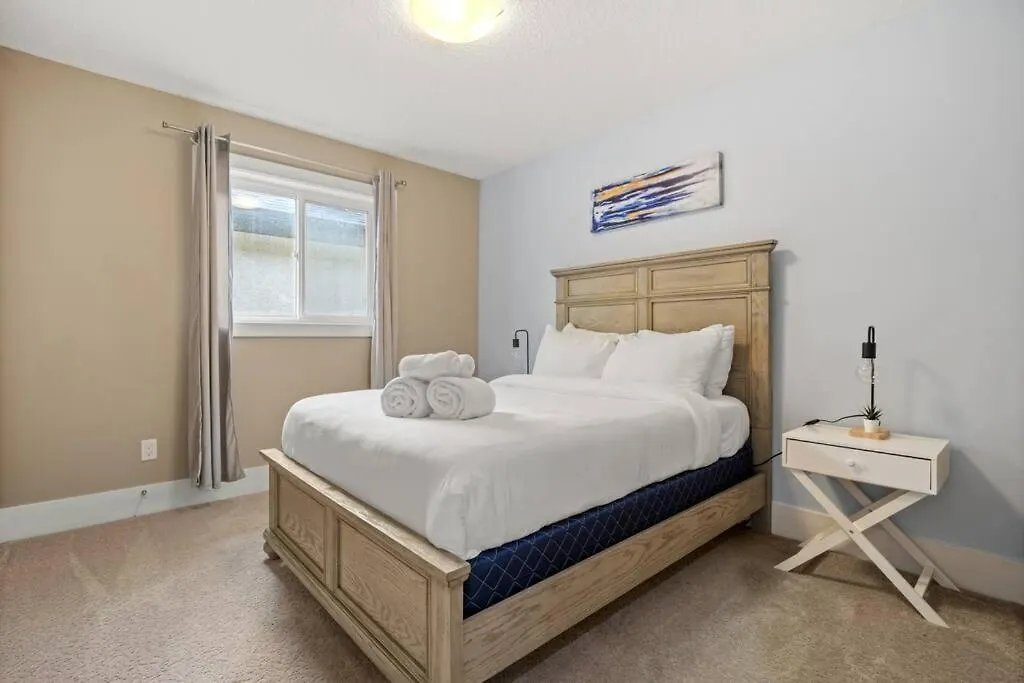 Nyaraló Large Detached Near Anthony Henday In Albany With 2 Living Rooms, Netflix, Office Space, Ac, Perfect For Families, Sleeps 13 Edmonton