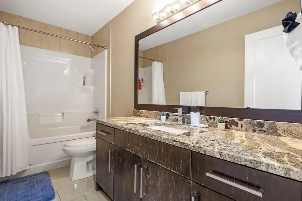 Large Detached Near Anthony Henday In Albany With 2 Living Rooms, Netflix, Office Space, Ac, Perfect For Families, Sleeps 13 Edmonton 0*,  Kanada