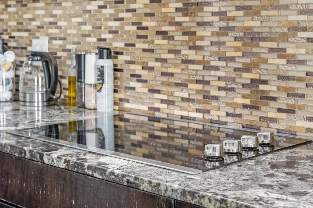 Nyaraló Large Detached Near Anthony Henday In Albany With 2 Living Rooms, Netflix, Office Space, Ac, Perfect For Families, Sleeps 13 Edmonton Kanada