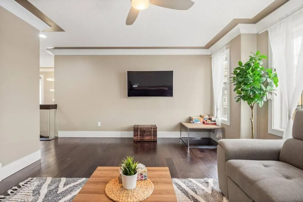Large Detached Near Anthony Henday In Albany With 2 Living Rooms, Netflix, Office Space, Ac, Perfect For Families, Sleeps 13 Edmonton