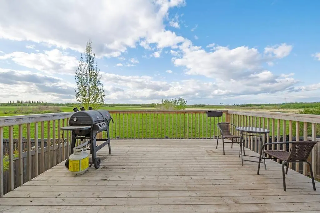 Nyaraló Large Detached Near Anthony Henday In Albany With 2 Living Rooms, Netflix, Office Space, Ac, Perfect For Families, Sleeps 13 Edmonton